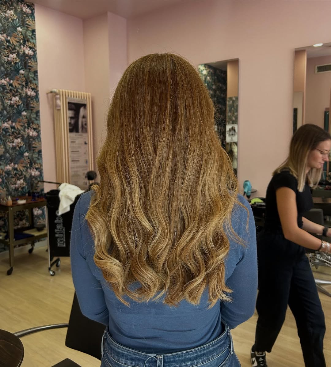 Acconciatura bionda naturale